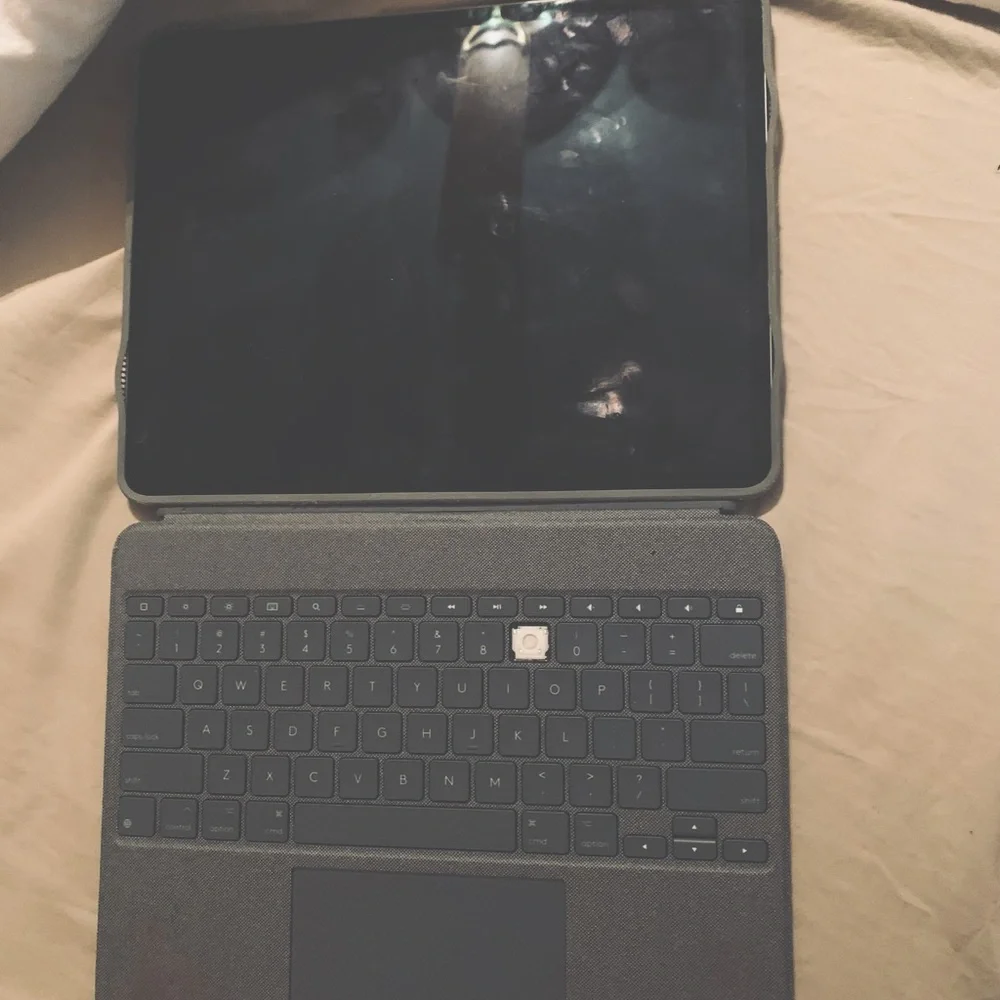 Logitech combotouch iPad Pro 12.9 inch 5th generation detachable keyboard case